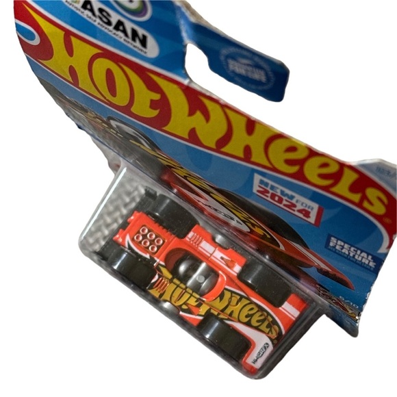 Hot Wheels Flippin’ Fast Car (Orange) - Picture 4 of 10